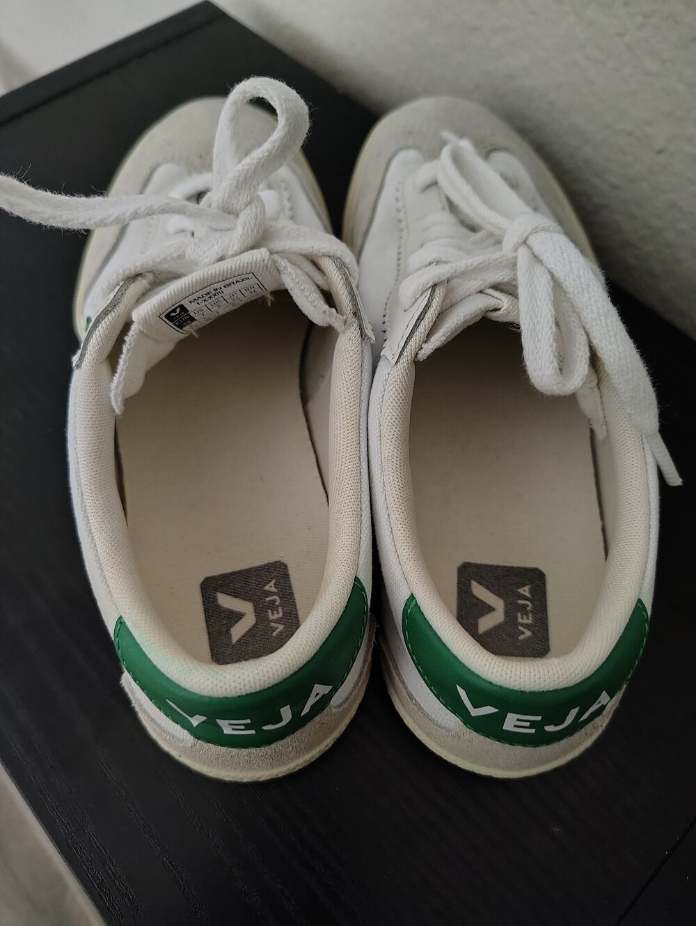 Veja Volley Canvas White/ Emeraude Low Top Sneakers - Picture 8 of 14